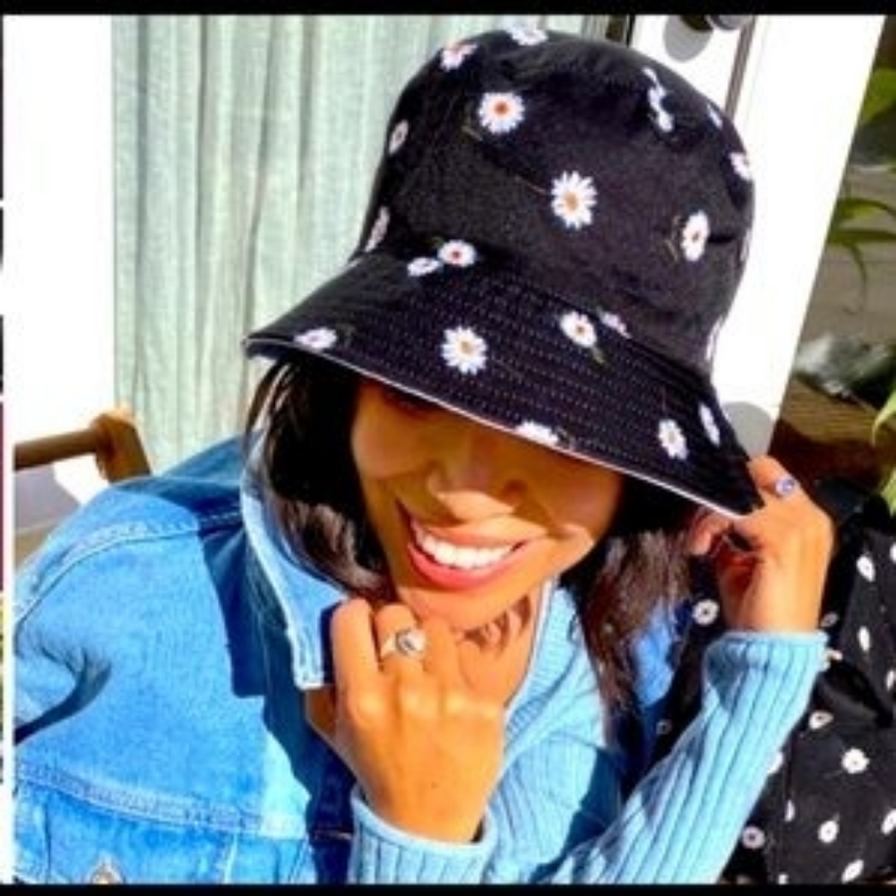Alice + Olivia daisy print reversible bucket hat